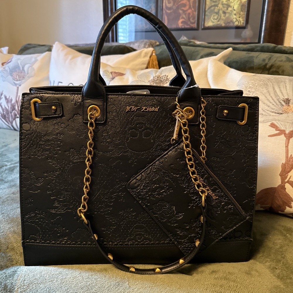 Betsey Johnson Black Embossed Skull Floral Satchel Bag w/ Pouch Halloween New